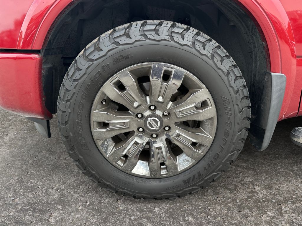 2017 Nissan Titan Platinum Reserve photo 3