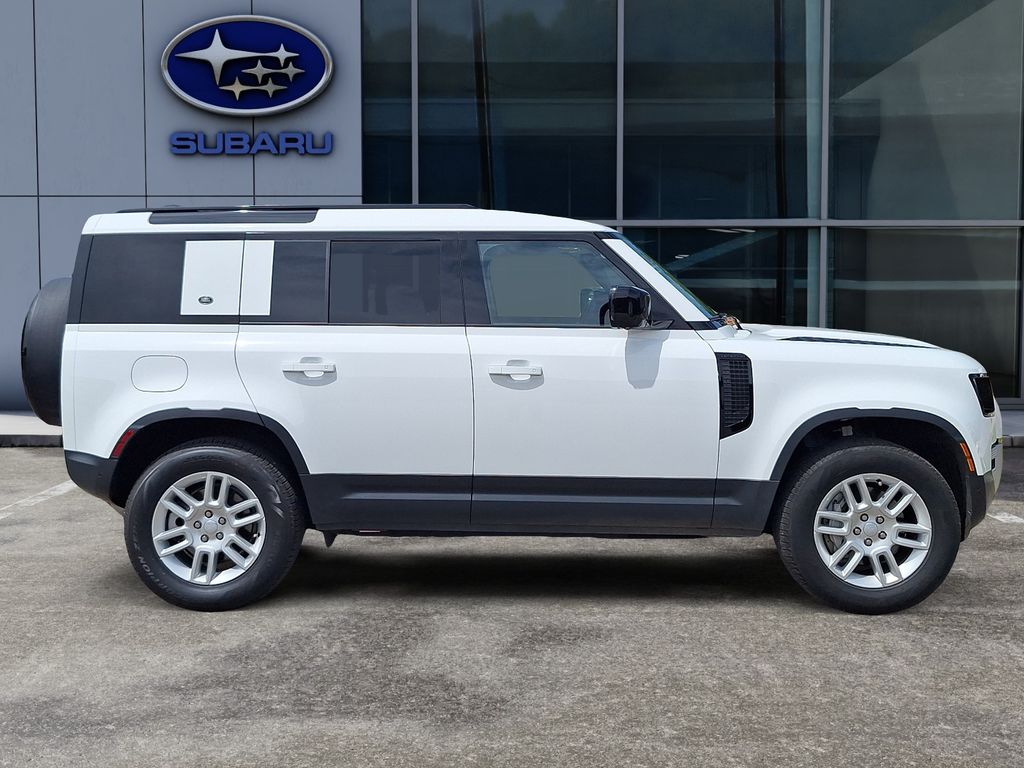 2024 Land Rover Defender 110 S photo 3