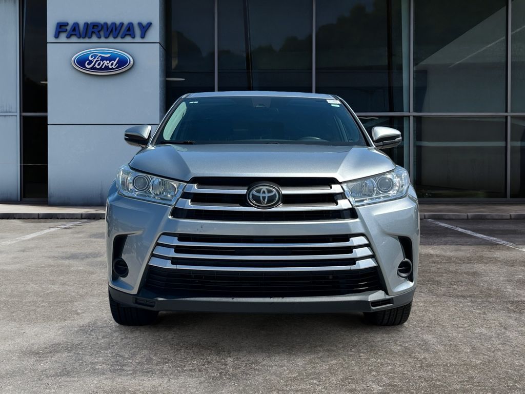 2019 Toyota Highlander LE I4 photo 2