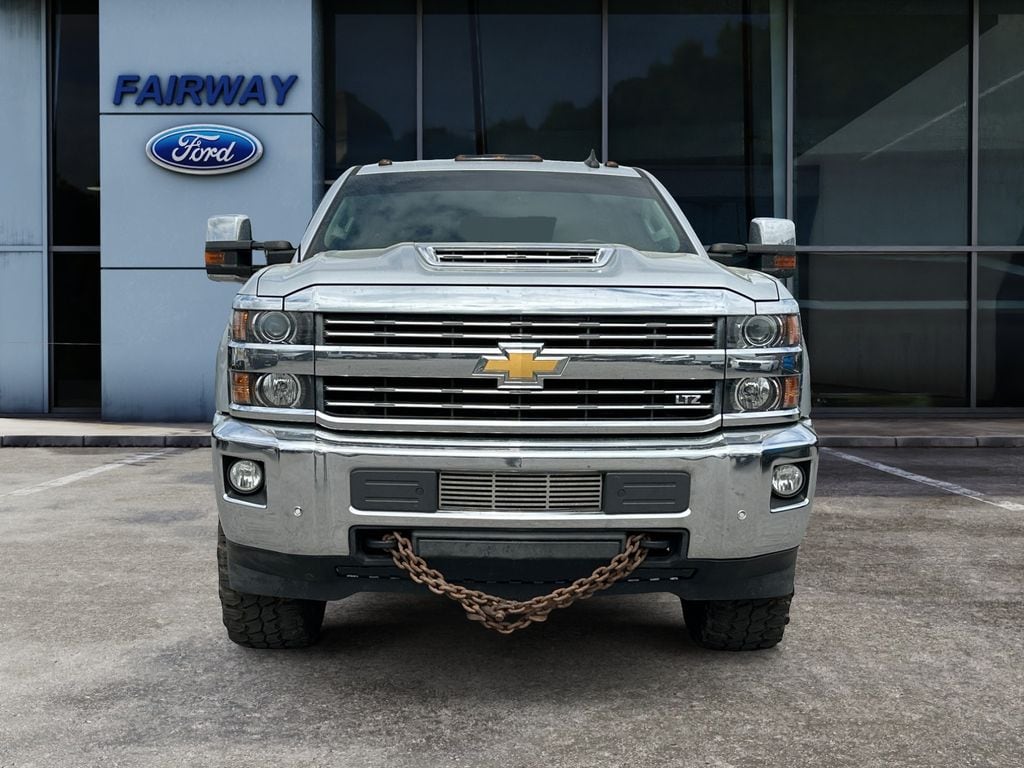 2019 Chevrolet Silverado 2500HD LTZ photo 3