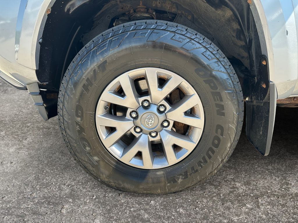 2016 Toyota Tacoma SR5 V6 photo 3