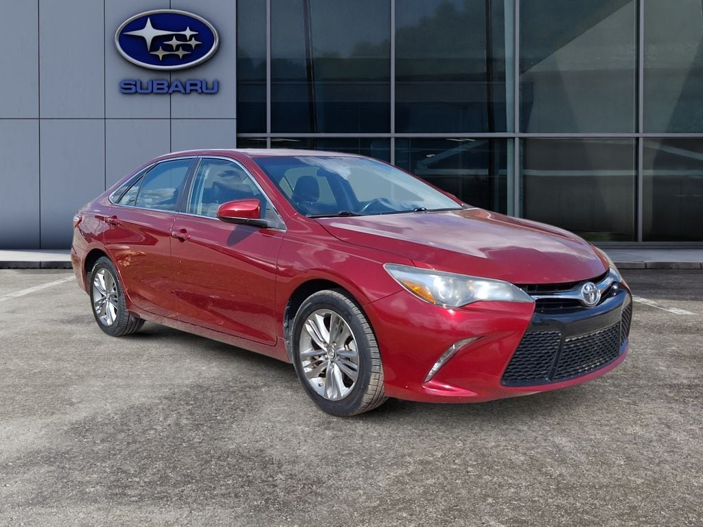2017 Toyota Camry SE photo 2
