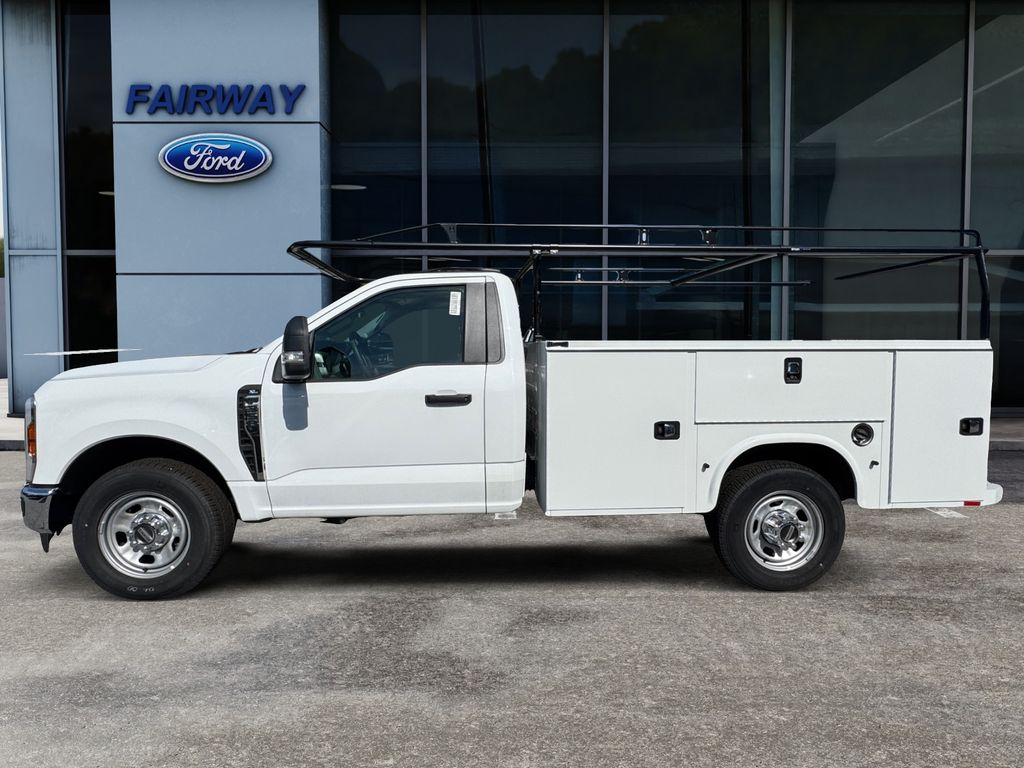 2024 Ford F-350 Super Duty Chassis Cab XL - Photo 9