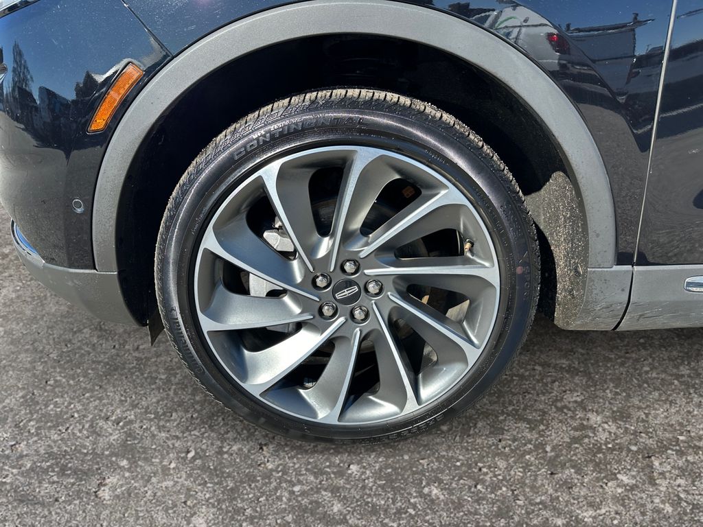 2023 Lincoln Nautilus Reserve photo 3