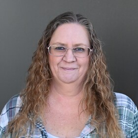 Staff member Mindy Knox from ID_41a130