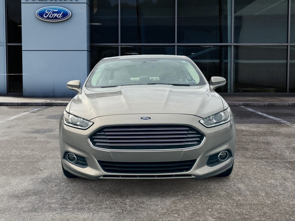 2015 Ford Fusion SE photo 2