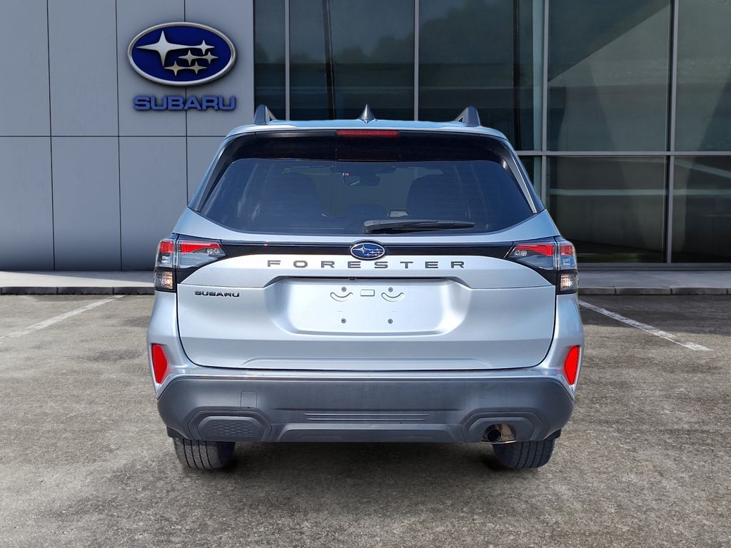 2025 Subaru Forester Premium photo 5