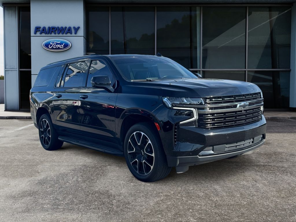 2022 Chevrolet Suburban RST photo 3