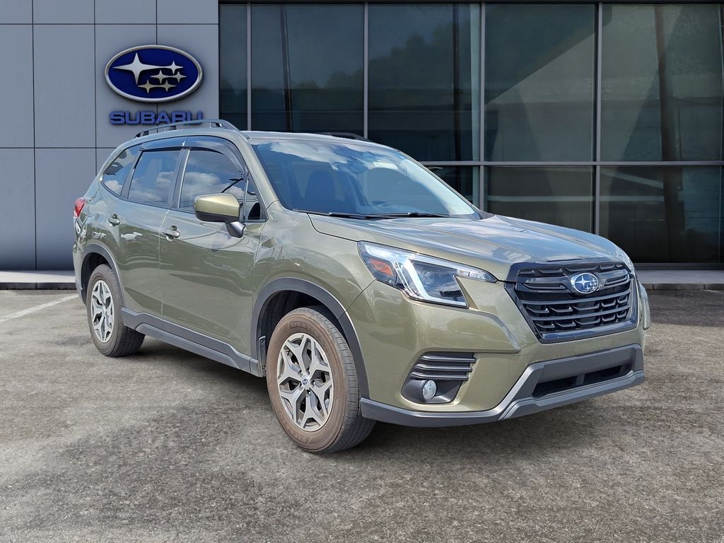 2022 Subaru Forester Premium photo 3