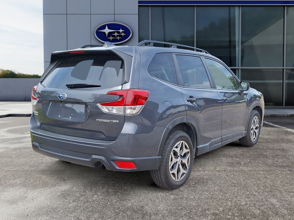2023 Subaru Forester Premium photo 5