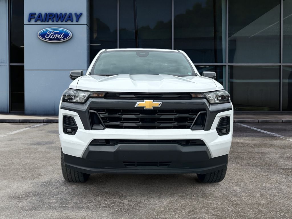2024 Chevrolet Colorado LT photo 3