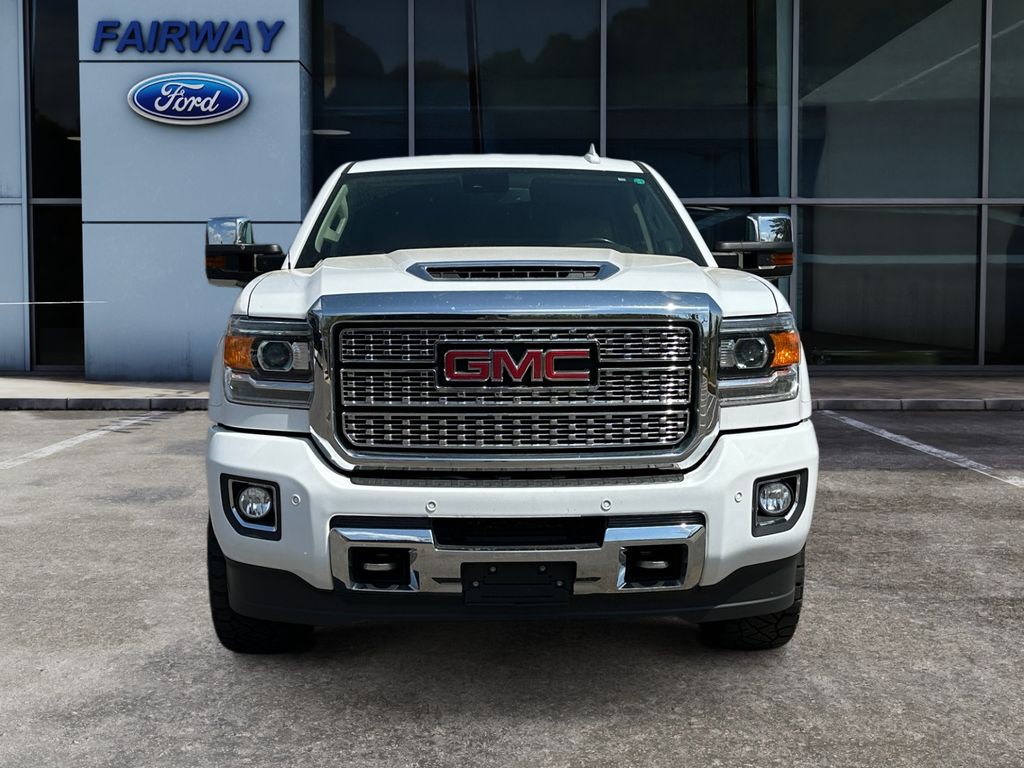 2019 GMC Sierra 2500HD Denali photo 3