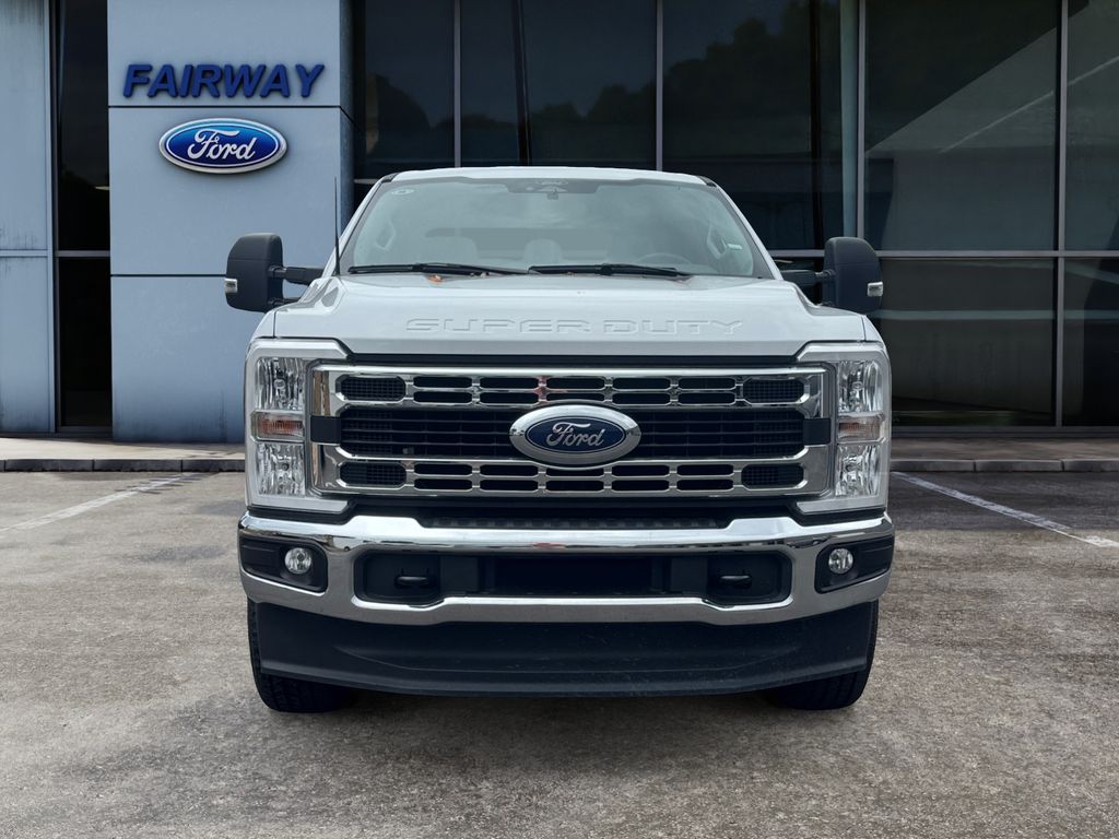2024 Ford F-250 XLT photo 2