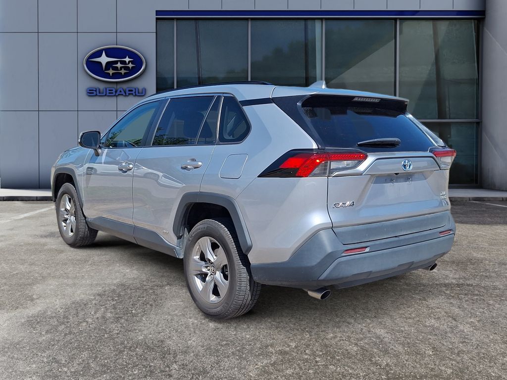 2022 Toyota RAV4 Hybrid XLE photo 4
