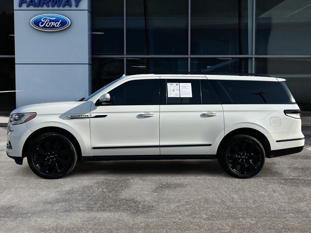2023 Lincoln Navigator L Reserve photo 6