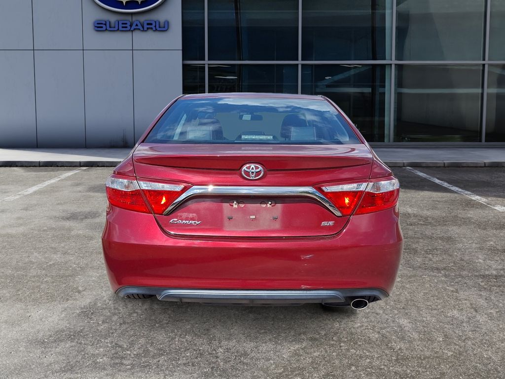 2017 Toyota Camry SE photo 5
