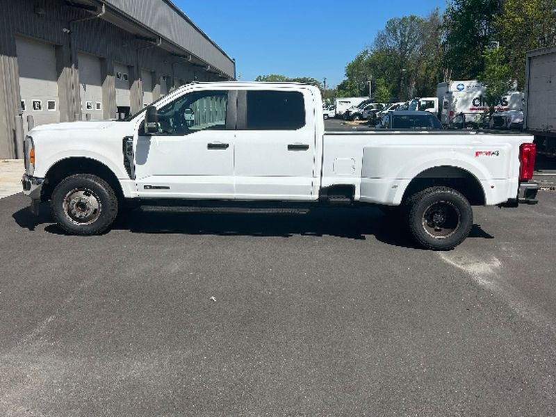 2023 Ford F-350 photo 6
