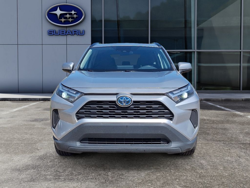 2022 Toyota RAV4 Hybrid XLE photo 3