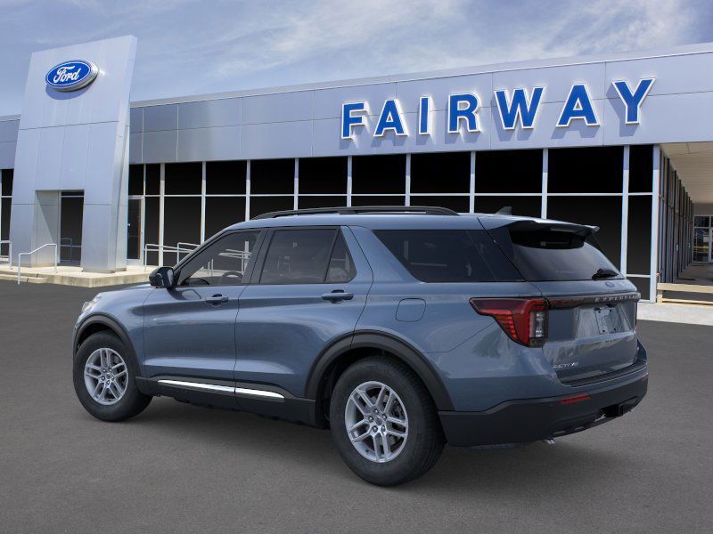 2025 Ford Explorer photo 2
