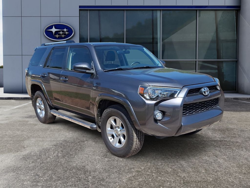 2019 Toyota 4Runner SR5 photo 2