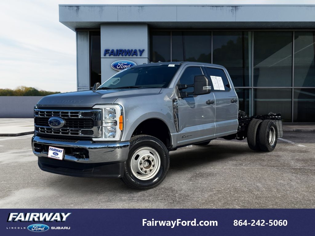 2023 Ford F-350 Super Duty Chassis Cab XLT's photo