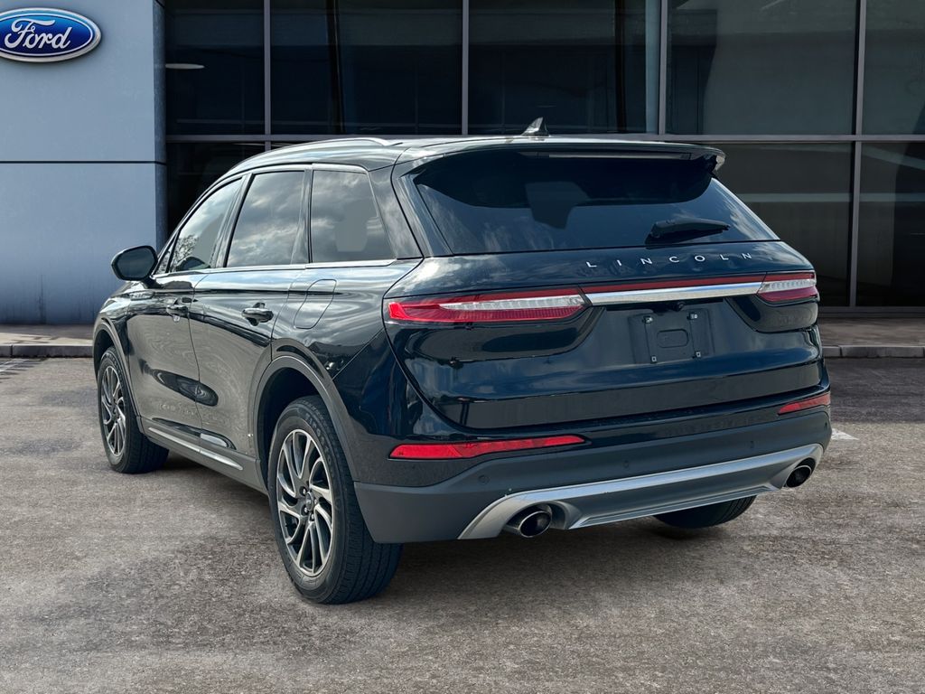 2022 Lincoln Corsair Standard photo 4