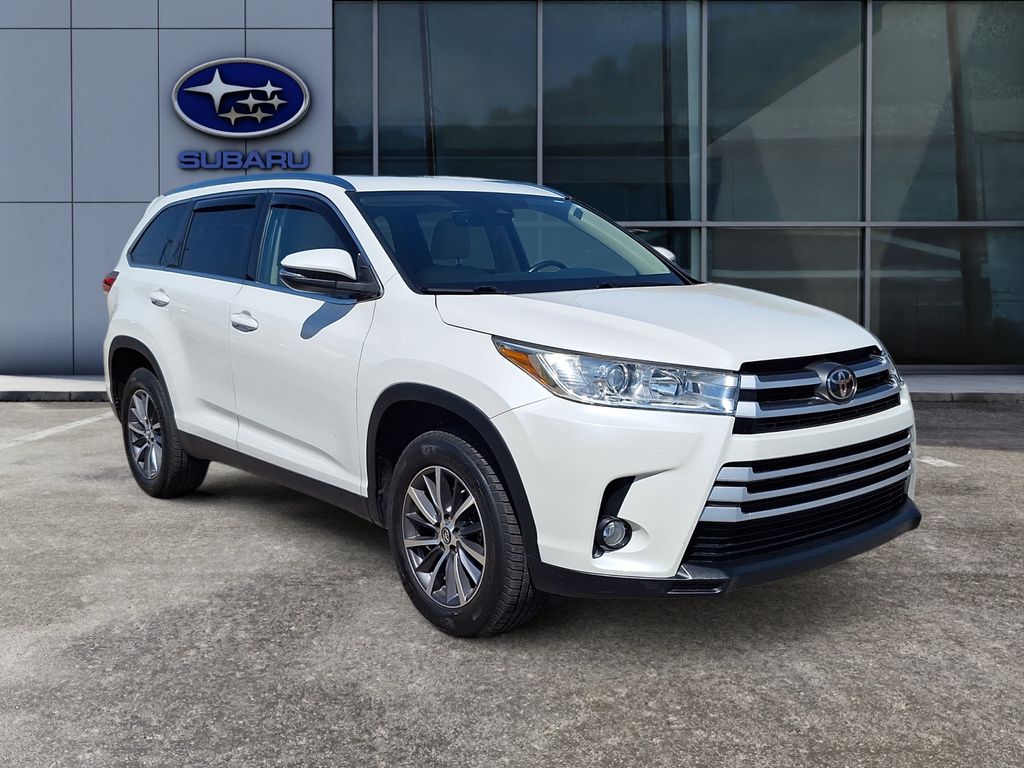2019 Toyota Highlander XLE V6 photo 2