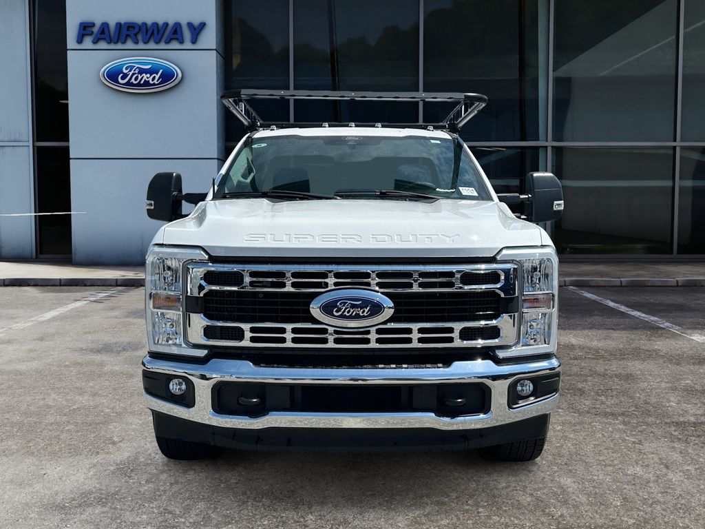 2024 Ford F-350 Super Duty Chassis Cab XL - Photo 2