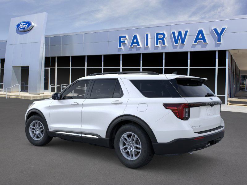 2025 Ford Explorer photo 2