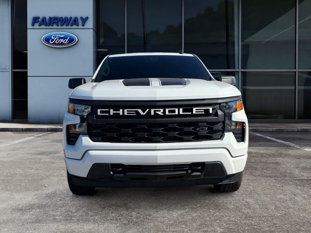 2024 Chevrolet Silverado 1500 Custom photo 2