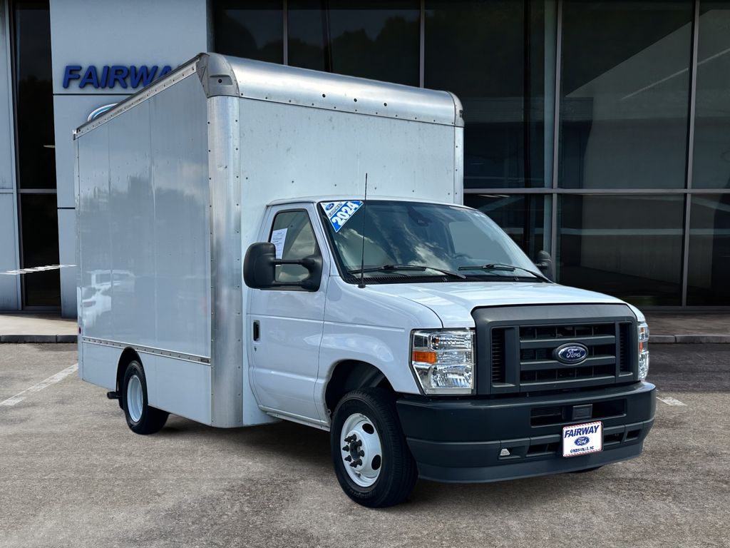 2024 Ford E-350 Cutaway Base photo 2