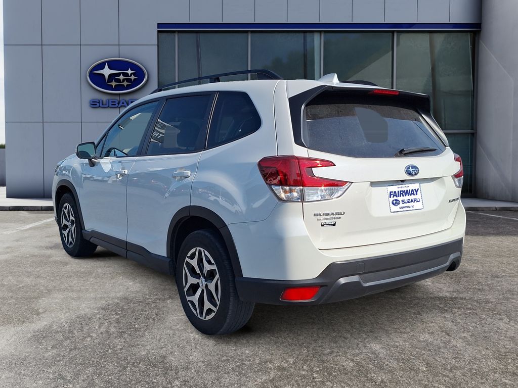 2020 Subaru Forester Premium photo 4