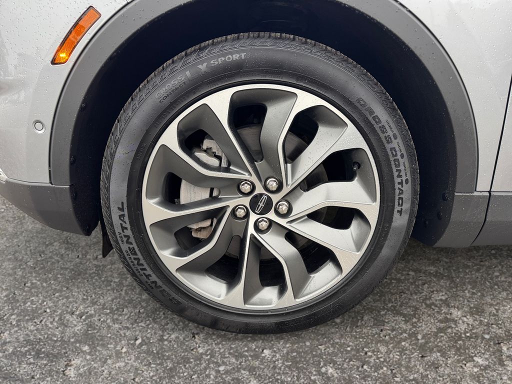 2023 Lincoln Nautilus Reserve photo 3