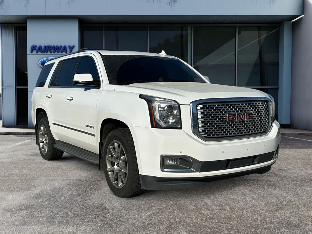 2017 GMC Yukon Denali photo 2