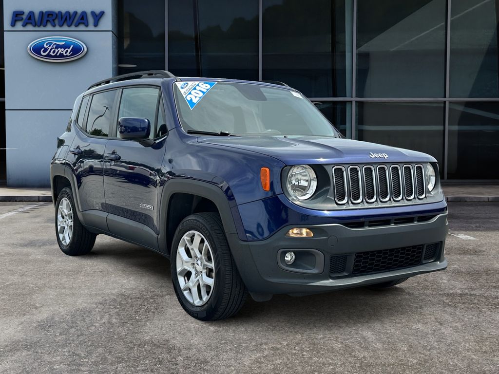 2016 Jeep Renegade Latitude 4x4 photo 2