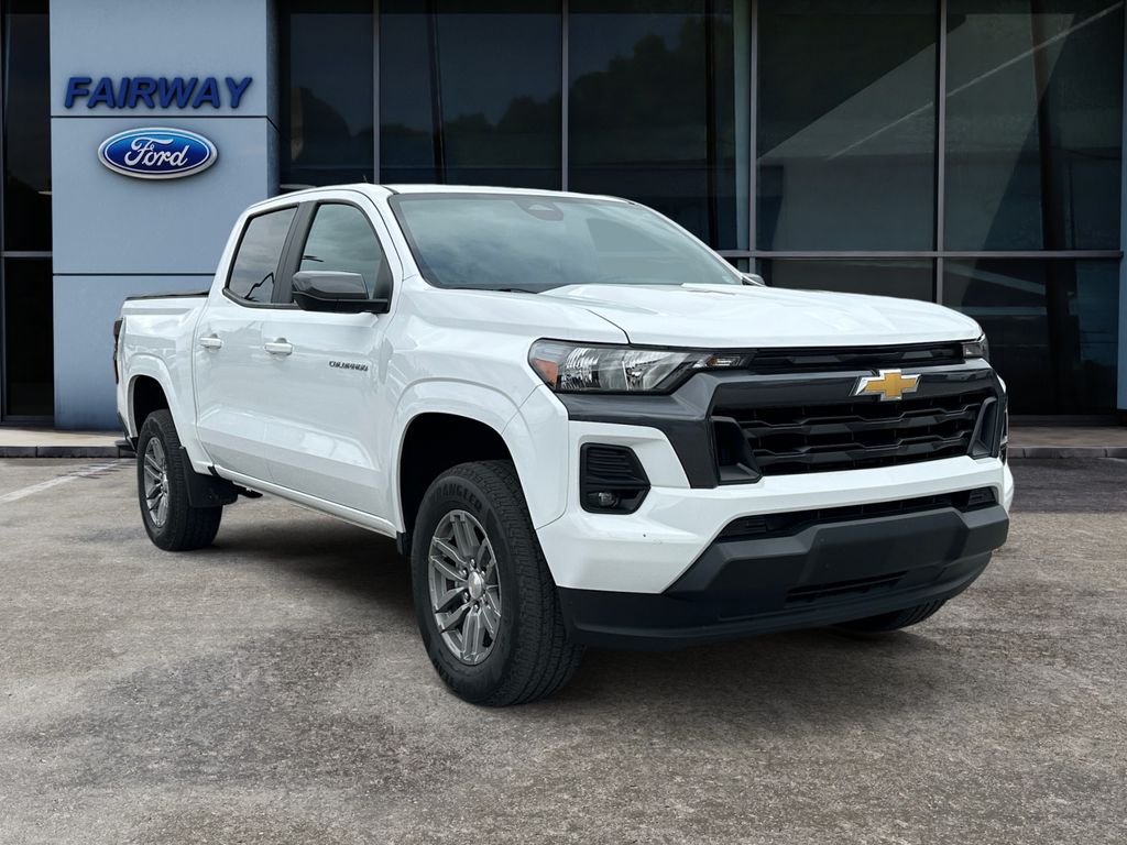 2024 Chevrolet Colorado LT photo 2