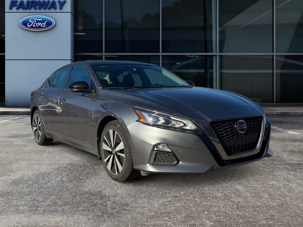 2021 Nissan Altima SR photo 3