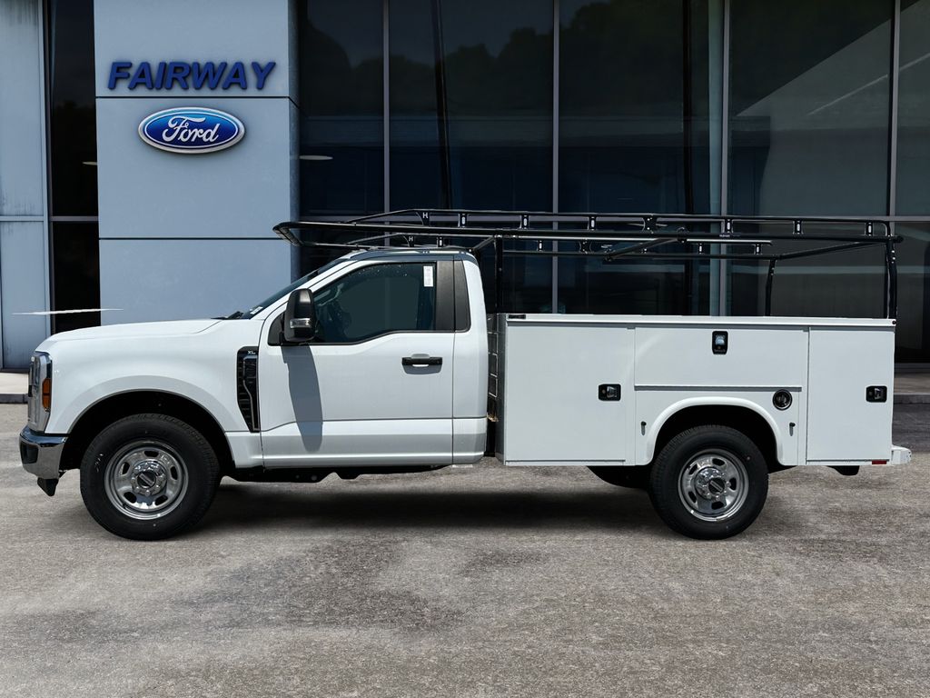 2024 Ford F-350 Super Duty Chassis Cab XL - Photo 9