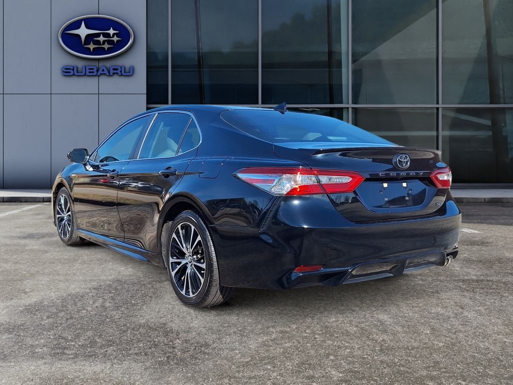 Used 2020 Toyota Camry SE Sedan
