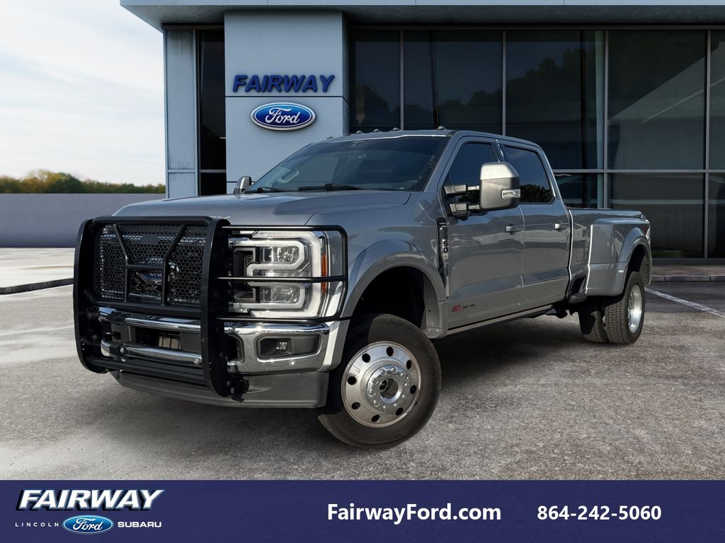 2023 Ford F-450 Super Duty Lariat's photo