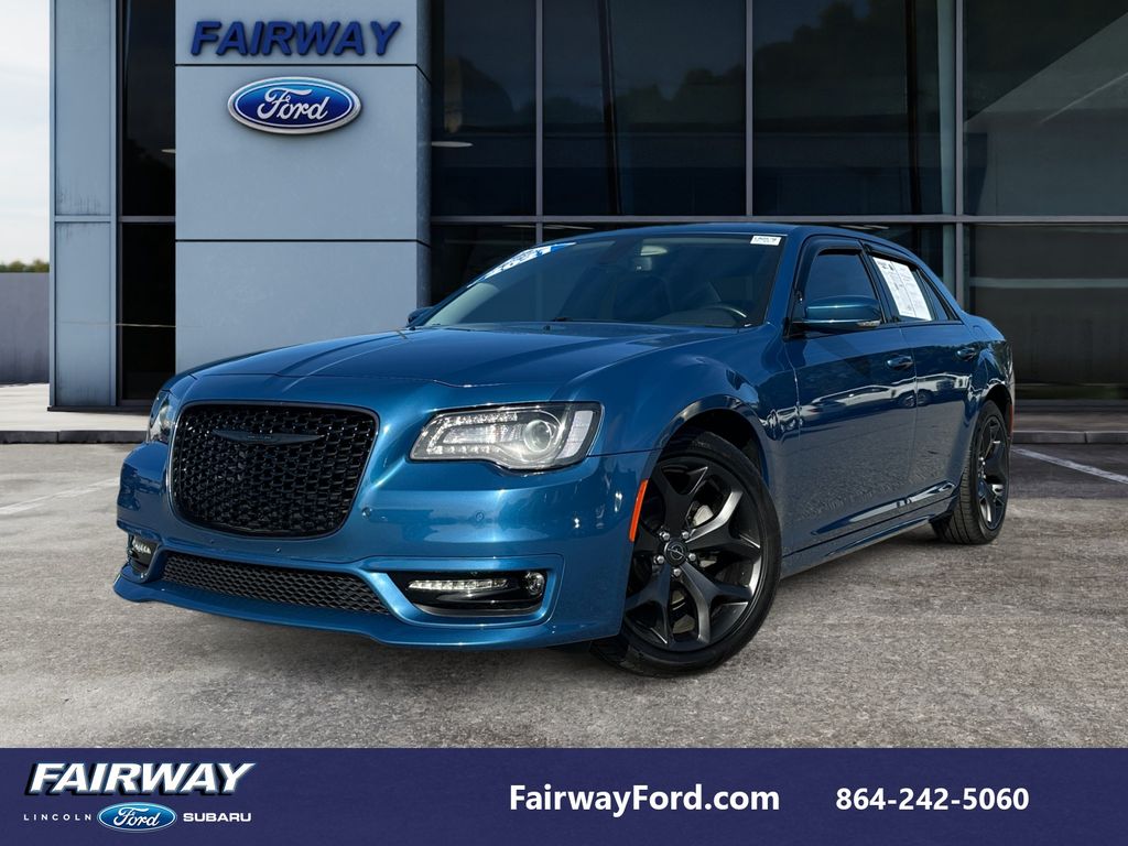2021 Chrysler 300 Touring's photo