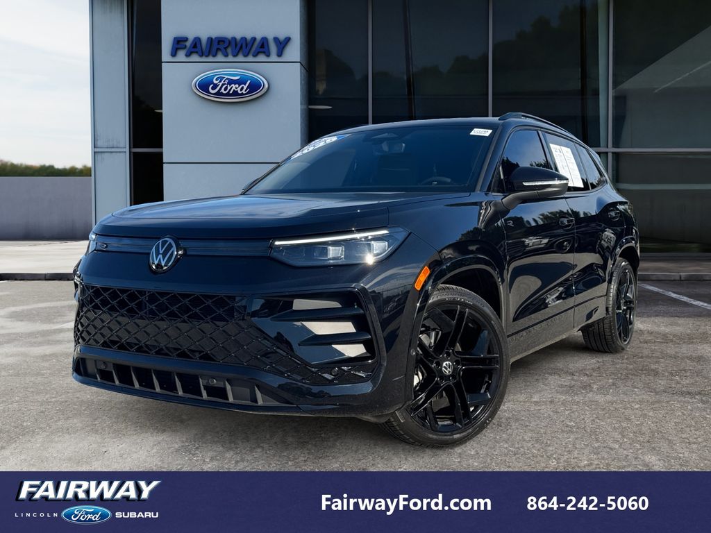 2025 Volkswagen Tiguan SE R-LINE BLACK's photo