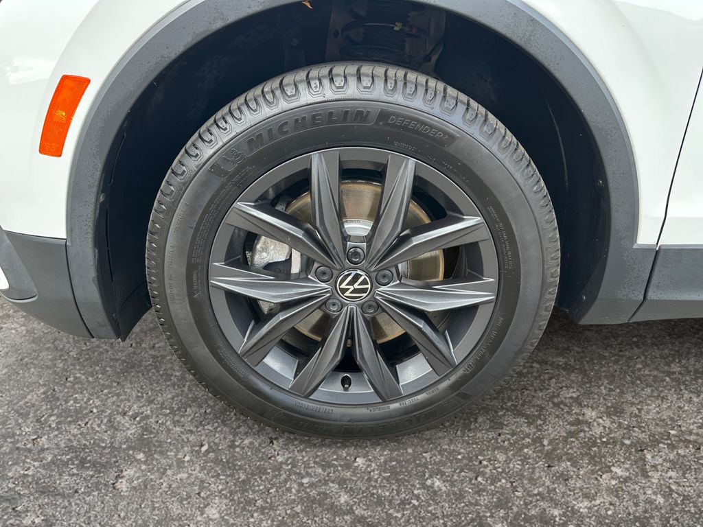 2022 Volkswagen Tiguan 2.0T SE photo 3