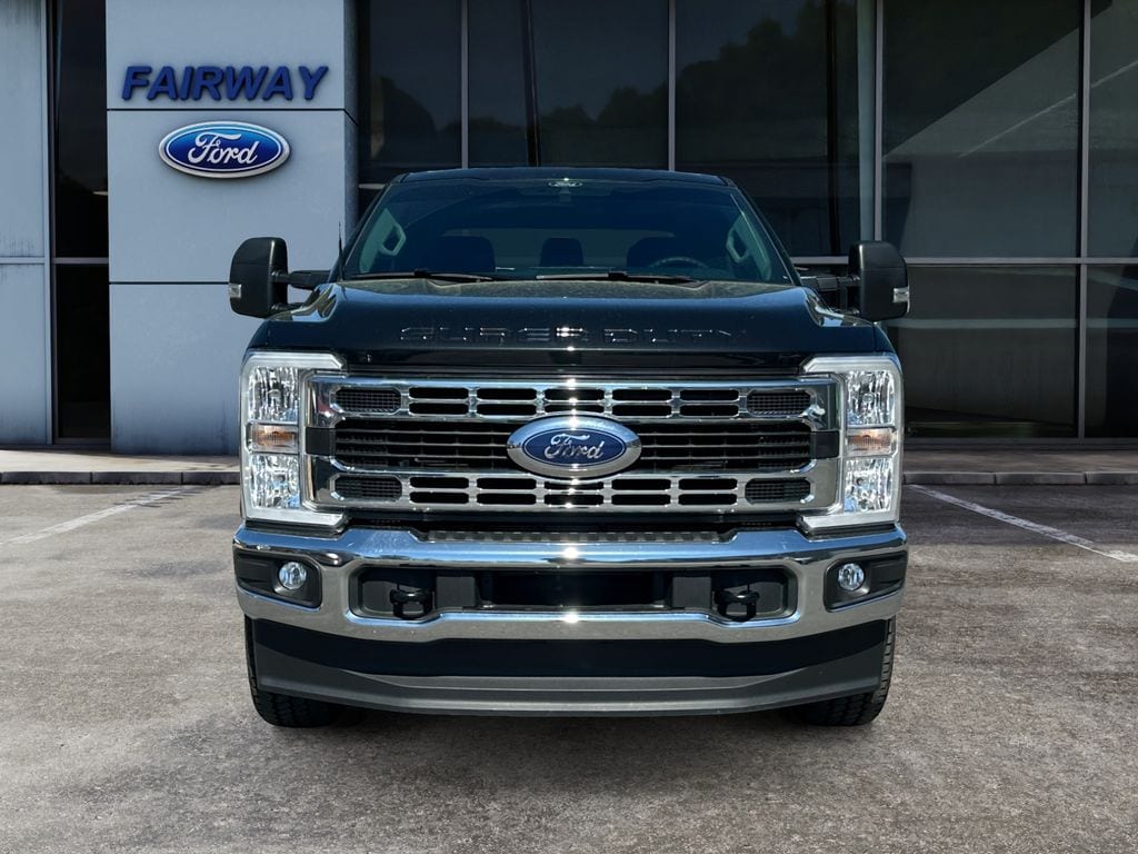 2025 Ford F-250 XLT photo 2