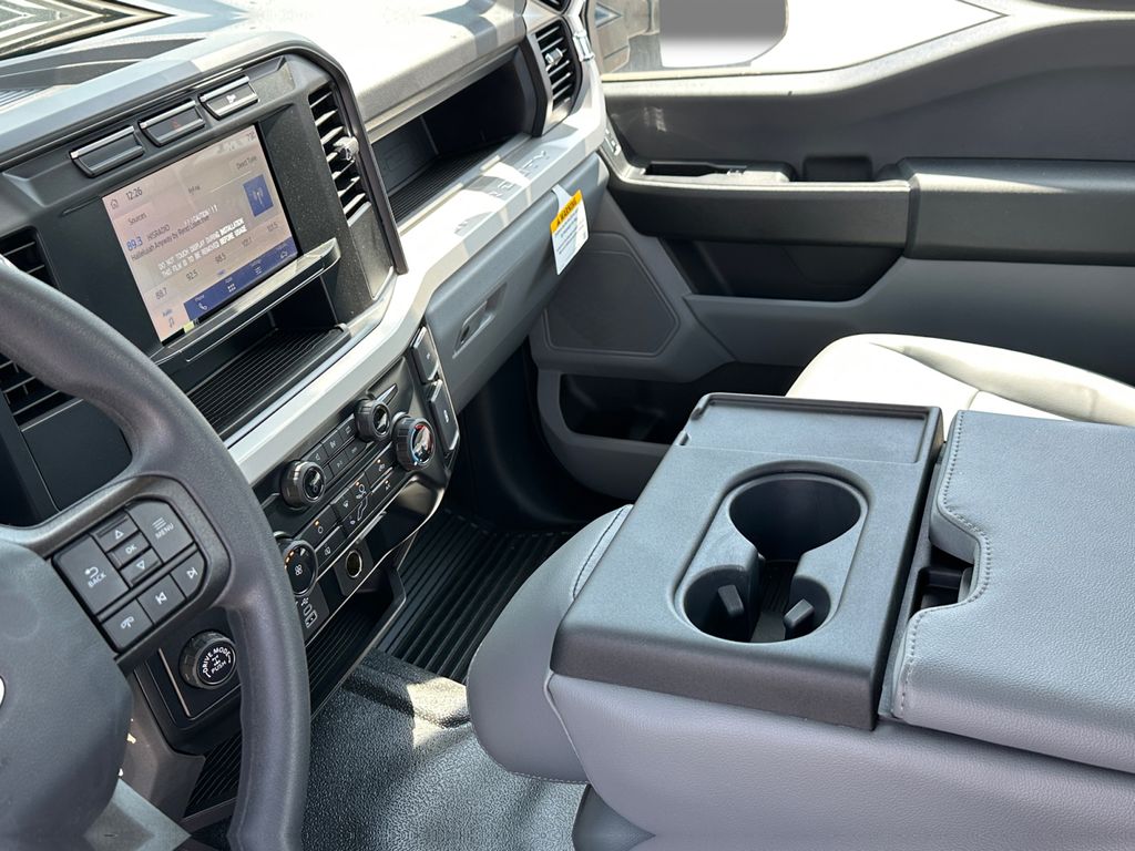 2024 Ford F-350 Super Duty Chassis Cab XL - Photo 17