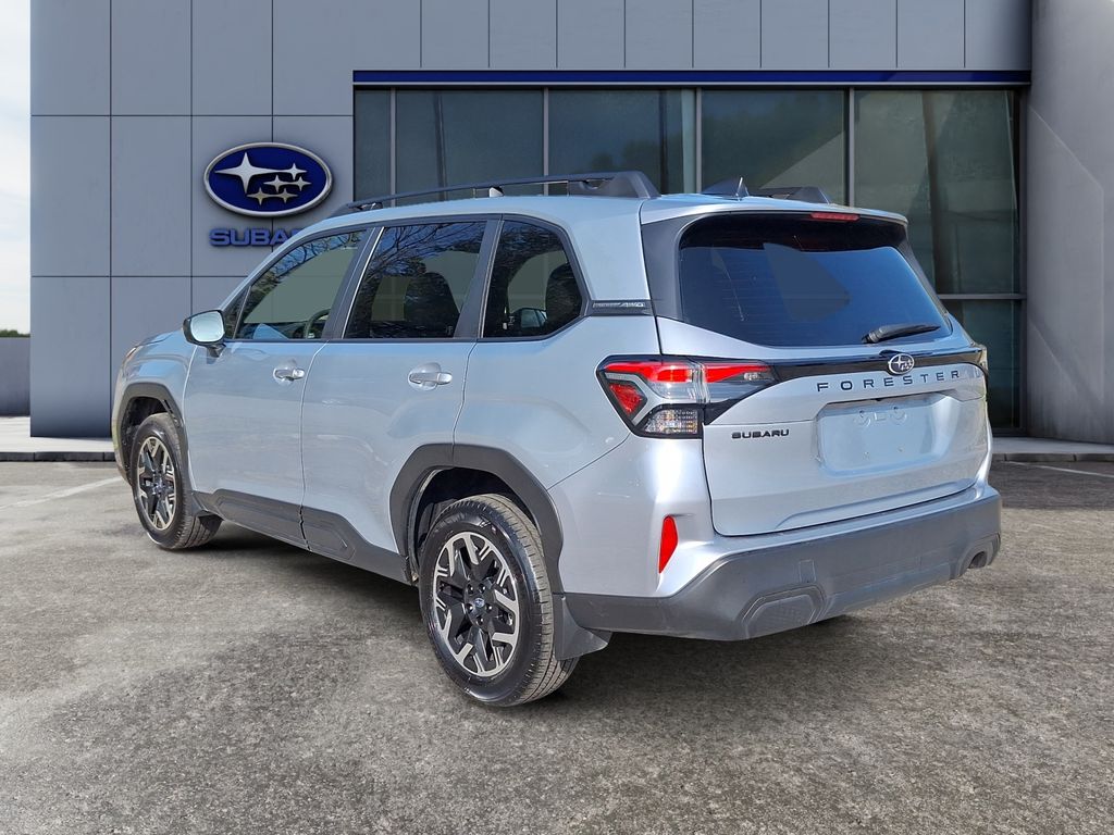 2025 Subaru Forester Premium photo 4