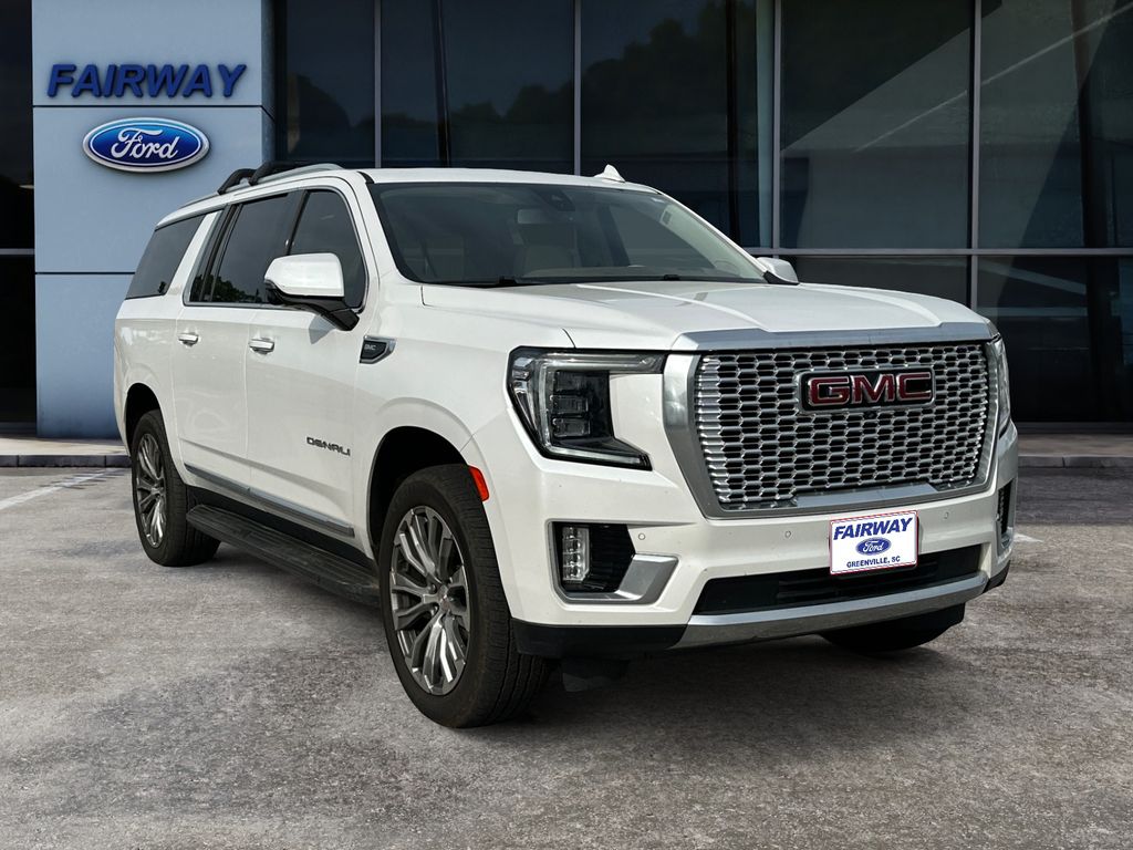 2021 GMC Yukon XL Denali photo 2