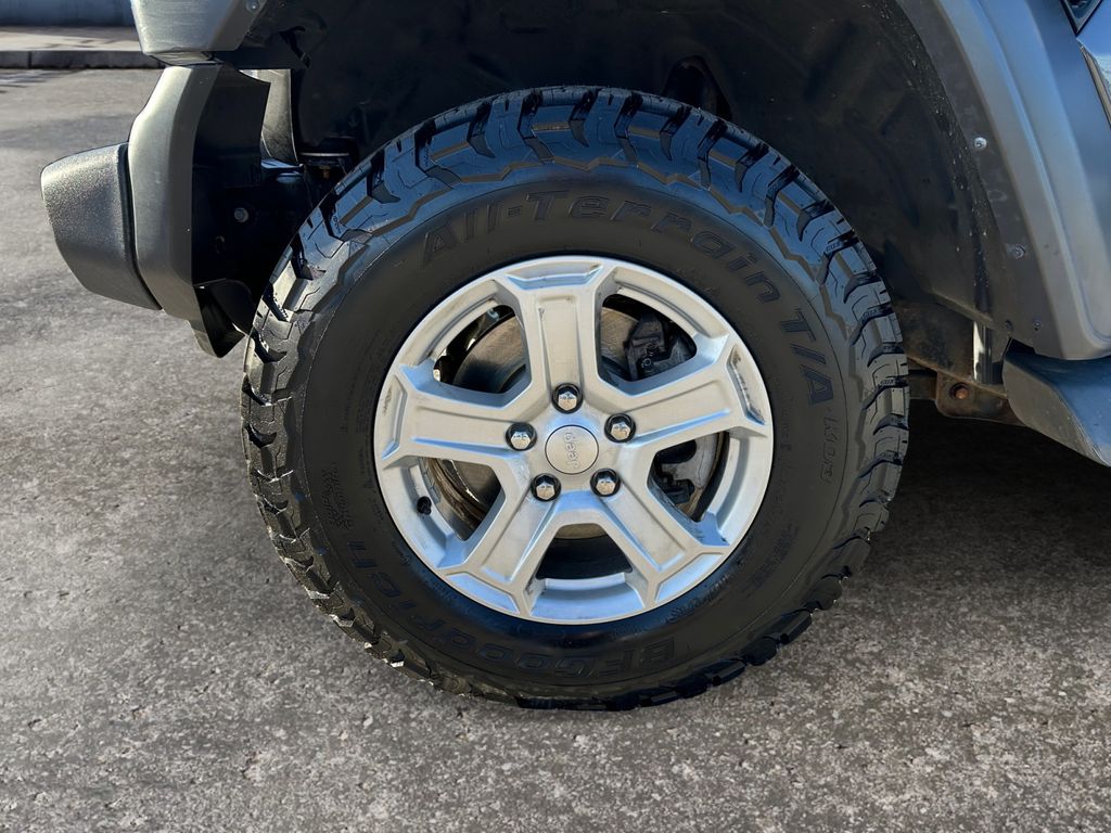 2019 Jeep Wrangler Sport 4x4 photo 3