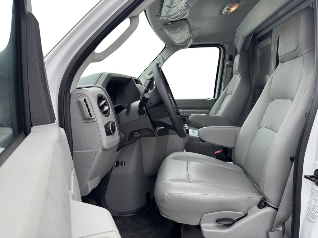 2024 Ford E-Series Cutaway Base - Photo 10