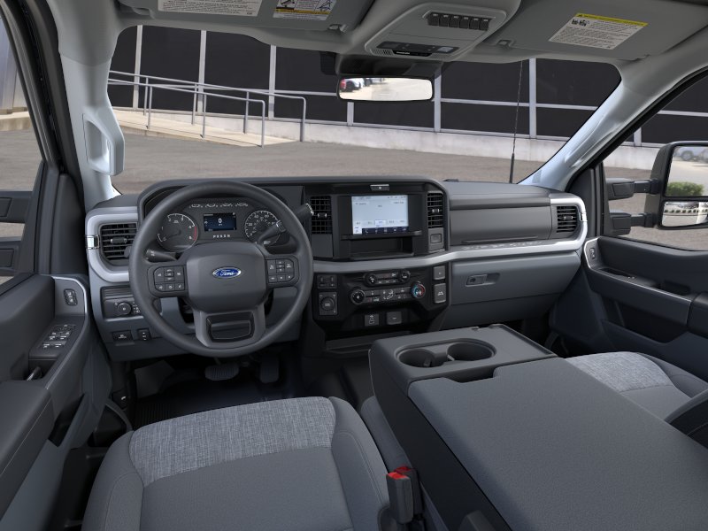 2025 Ford F-350 Super Duty Chassis Cab XLT - Photo 10